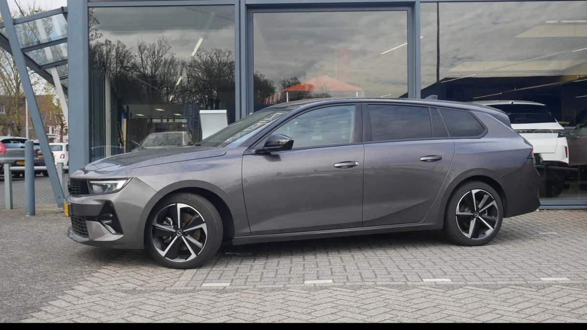Opel Astra (2024) — foto 1