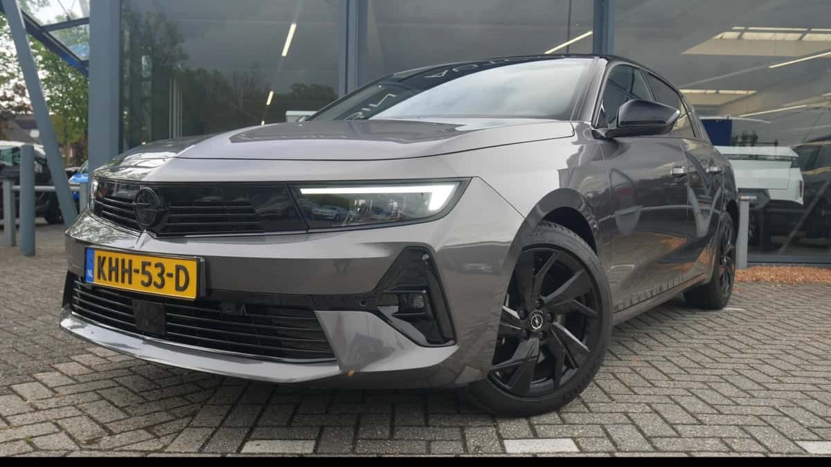 Opel Astra (2023) — foto 1