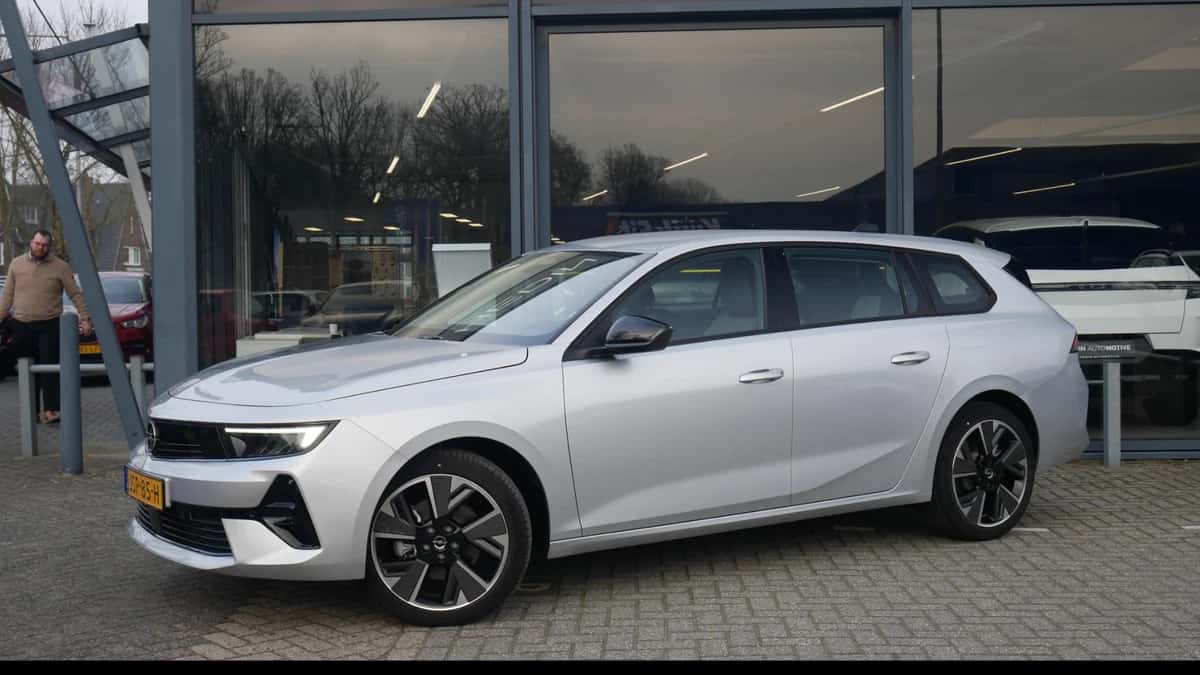 Opel Astra (2025) — foto 1