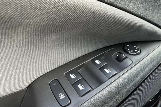 Opel Crossland X (2019) thumbnail 20