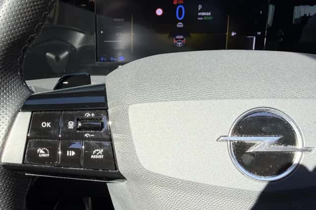 Opel Astra (2022) thumbnail 17