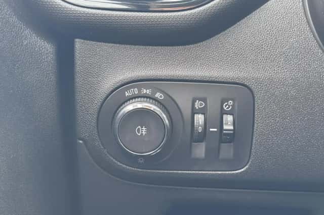 Opel Crossland (2022) thumbnail 16