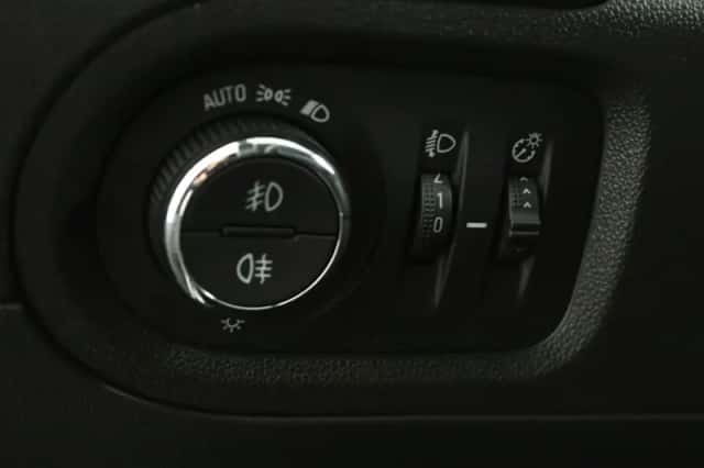 Opel Grandland X (2019) thumbnail 23