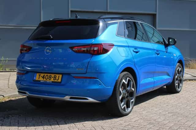 Opel Grandland (2023) thumbnail 2