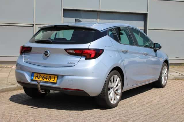 Opel Astra (2016) thumbnail 2