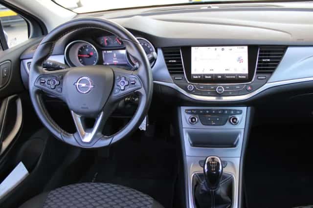 Opel Astra (2016) thumbnail 3