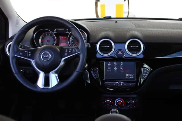 Opel Adam (2019) thumbnail 3