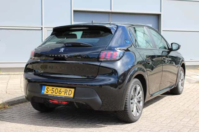 Peugeot e-208 (2023) thumbnail 2