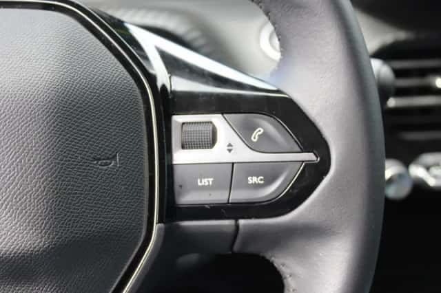 Peugeot e-208 (2023) thumbnail 16