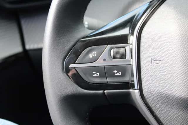 Peugeot e-208 (2023) thumbnail 17