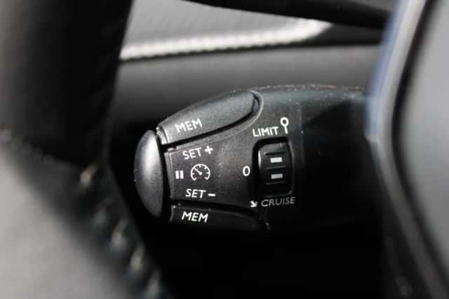 Peugeot e-208 (2023) thumbnail 27