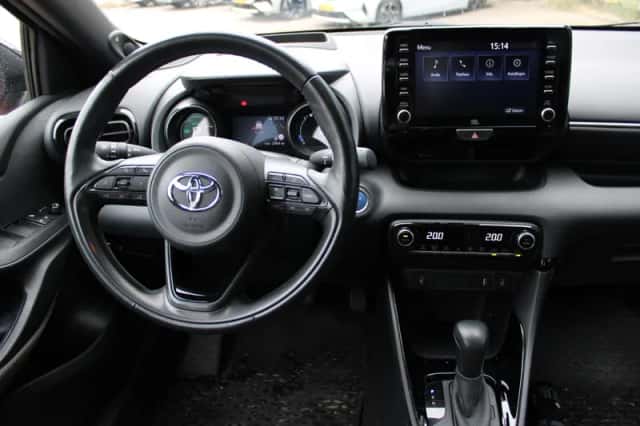 Toyota Yaris (2022) thumbnail 3