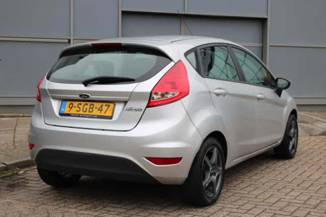 Ford Fiesta (2012) thumbnail 2