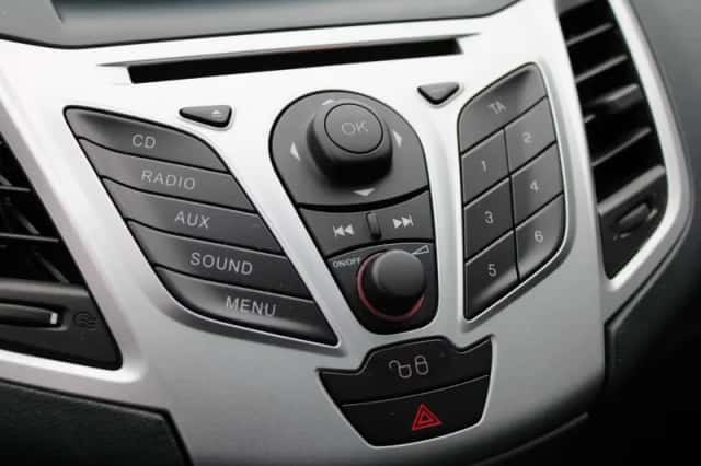Ford Fiesta (2012) thumbnail 12