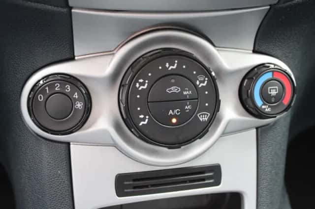 Ford Fiesta (2012) thumbnail 13