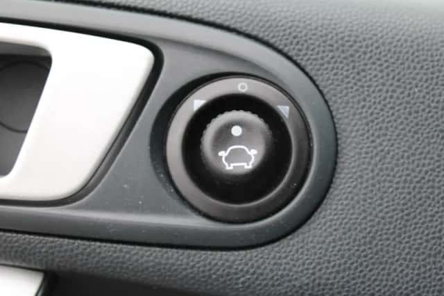 Ford Fiesta (2012) thumbnail 17