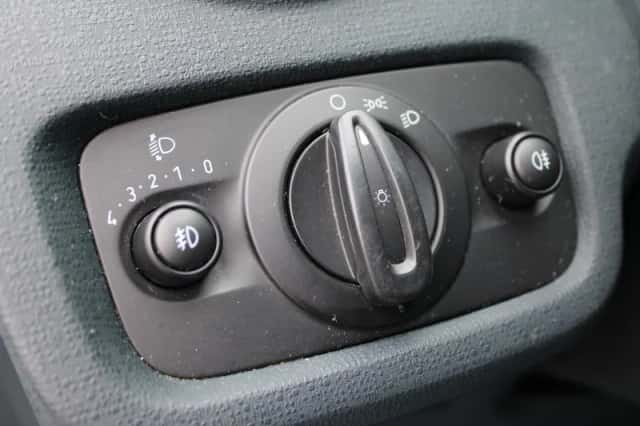 Ford Fiesta (2012) thumbnail 18