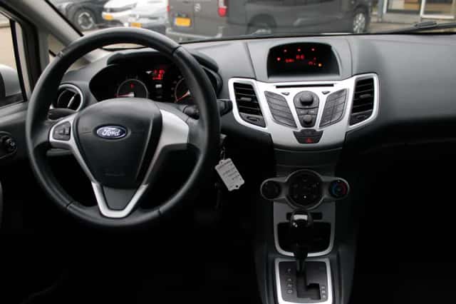 Ford Fiesta (2012) thumbnail 3