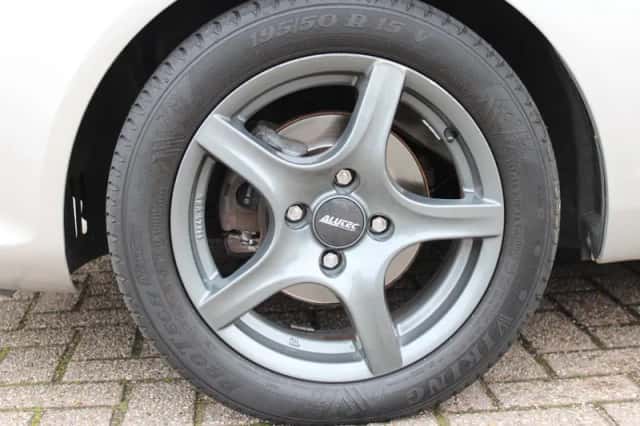 Ford Fiesta (2012) thumbnail 6