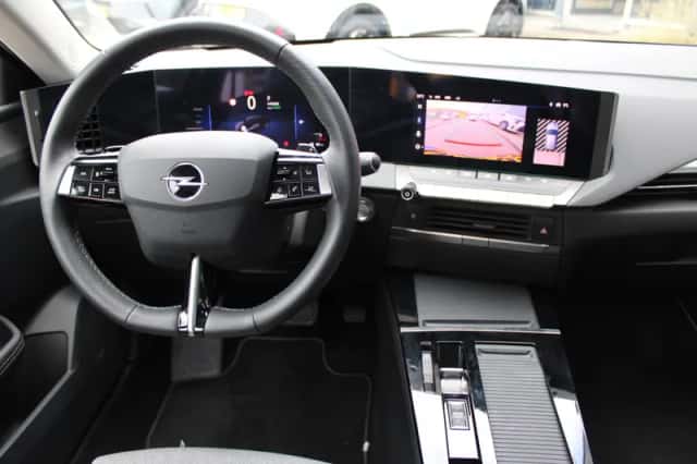 Opel Astra (2022) thumbnail 3