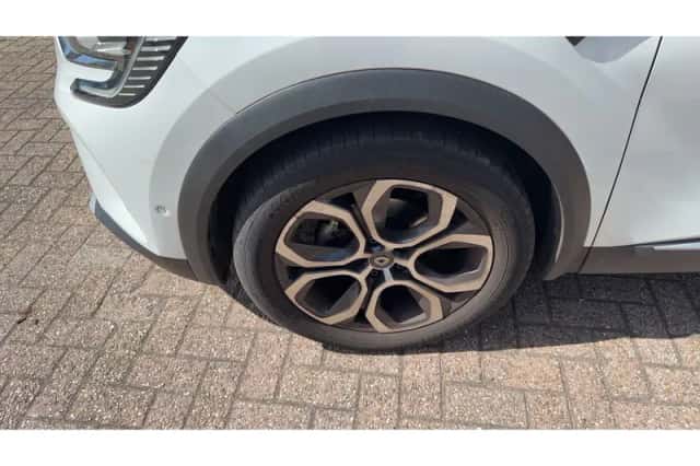 Renault Captur (2021) thumbnail 2