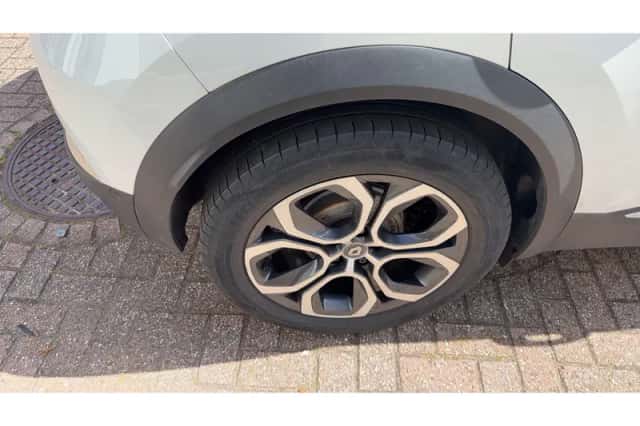 Renault Captur (2021) thumbnail 5