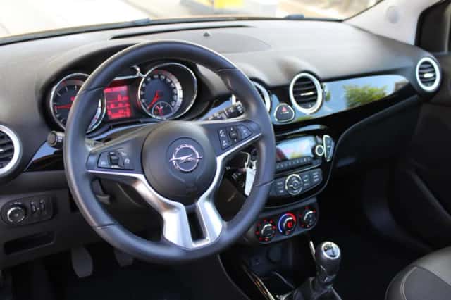 Opel Adam (2016) thumbnail 3