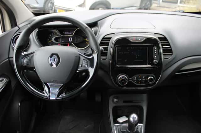 Renault Captur (2015) thumbnail 3