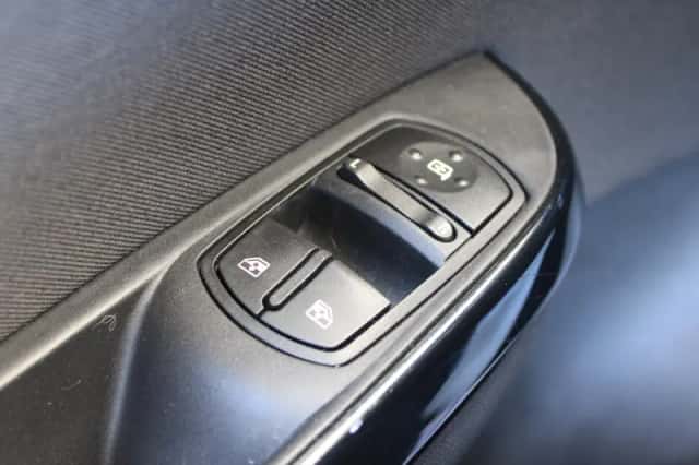Opel Corsa (2017) thumbnail 16