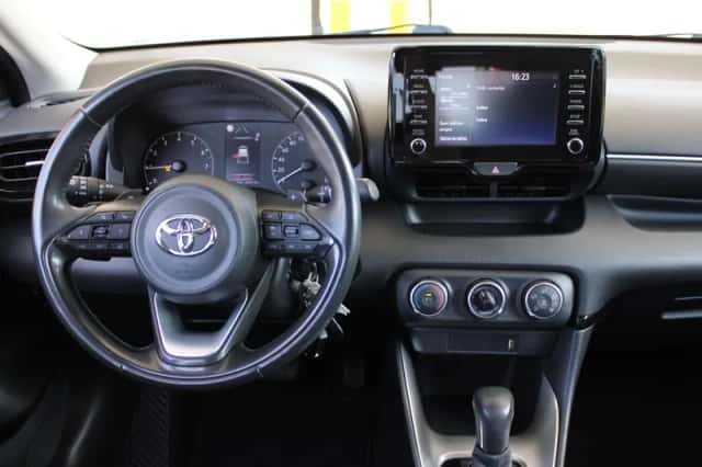 Toyota Yaris (2021) thumbnail 3