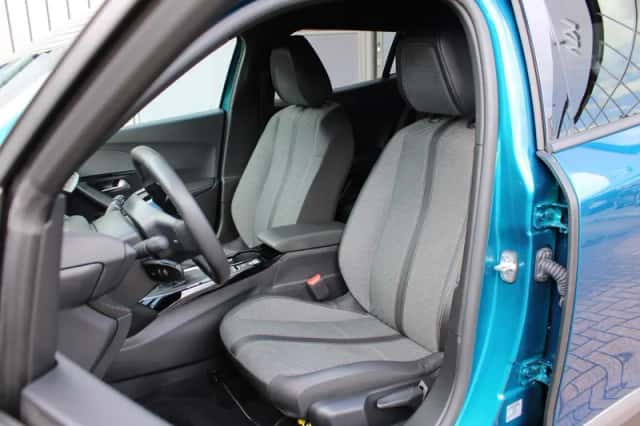 Peugeot 2008 (2025) thumbnail 4