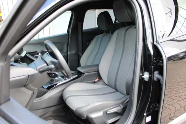 Peugeot 2008 (2025) thumbnail 4