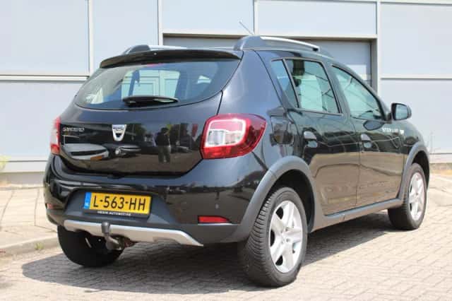 Dacia Sandero Stepway (2016) thumbnail 2