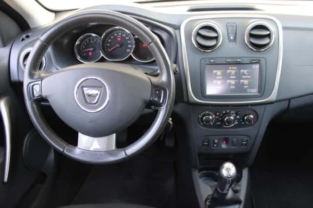 Dacia Sandero Stepway (2016) thumbnail 3