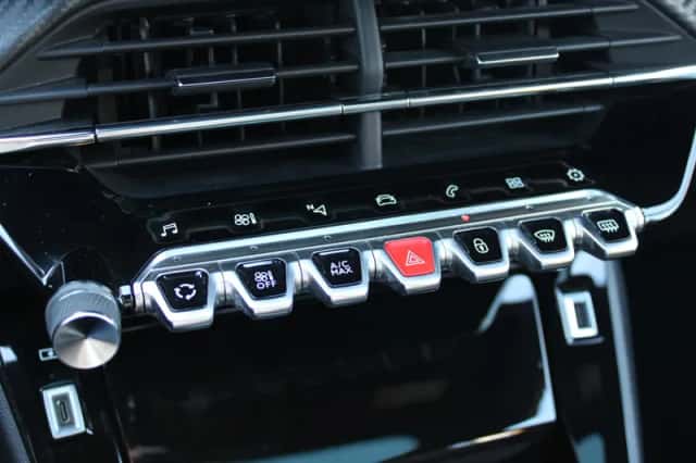 Peugeot 208 (2021) thumbnail 12