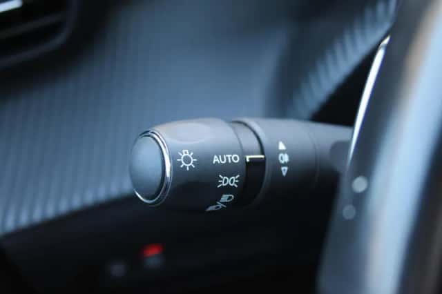 Peugeot 208 (2021) thumbnail 23
