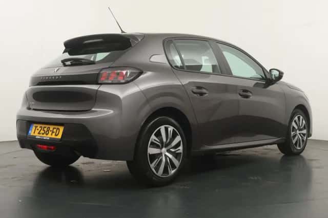 Peugeot 208 (2023) thumbnail 2