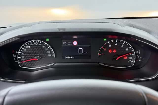 Peugeot 208 (2023) thumbnail 6