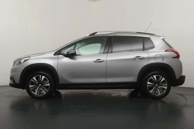 Peugeot 2008 (2018) thumbnail 3