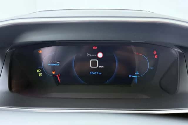 Peugeot 2008 (2021) thumbnail 6