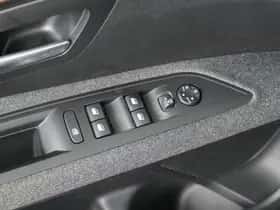 Peugeot 5008 (2020) thumbnail 23