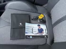 Peugeot 3008 (2022) thumbnail 10