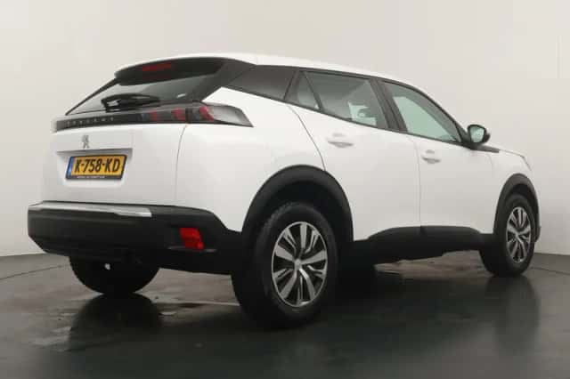 Peugeot 2008 (2021) thumbnail 2