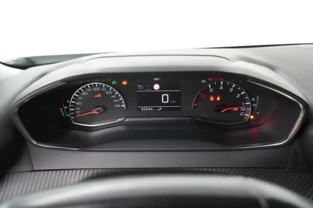 Peugeot 2008 (2021) thumbnail 6