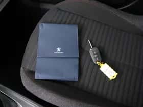 Peugeot 2008 (2021) thumbnail 10