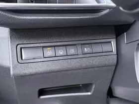 Peugeot 3008 (2021) thumbnail 26