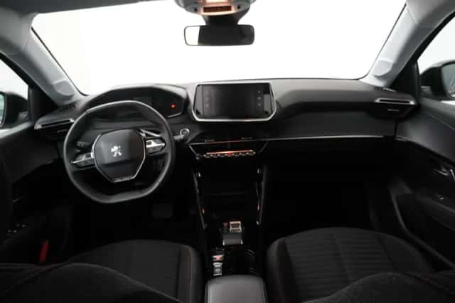 Peugeot e-208 (2023) thumbnail 4