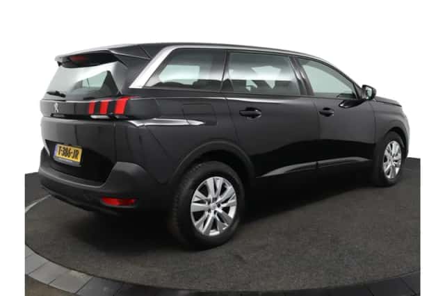 Peugeot 5008 (2023) thumbnail 2