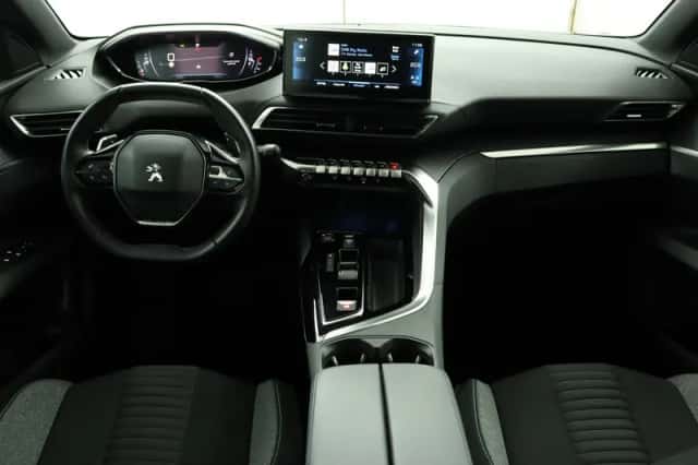 Peugeot 5008 (2023) thumbnail 4