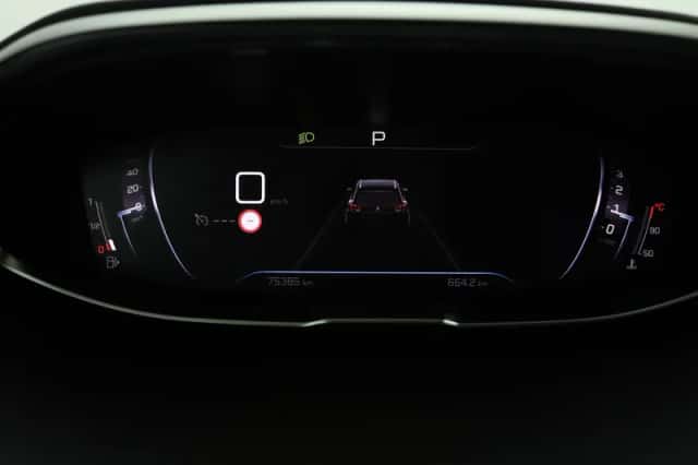 Peugeot 5008 (2023) thumbnail 5